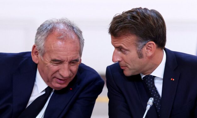 Megbukott a francia kormány