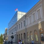 Kitűzték a nemzeti lobogót a Népszínház épületére (Fotó)
