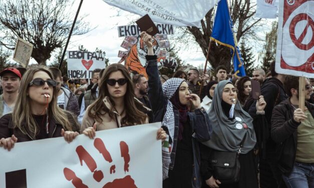 „Vučić nem siptár, hanem tolvaj, gyilkos, bűnöző, áruló és gyáva”