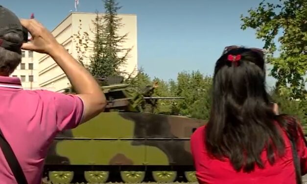 Integetés és mosoly