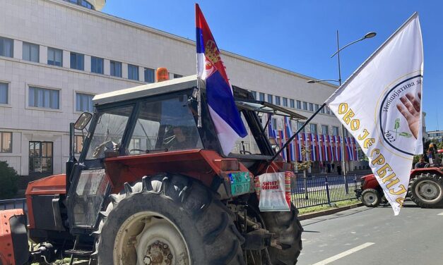 Őrizetbe vettek három földművest az újvidéki tiltakozások miatt
