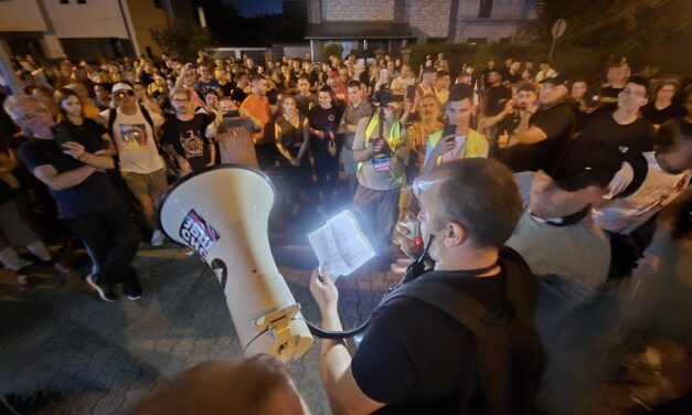 Felovasták a megzsarolt párttagok nevét