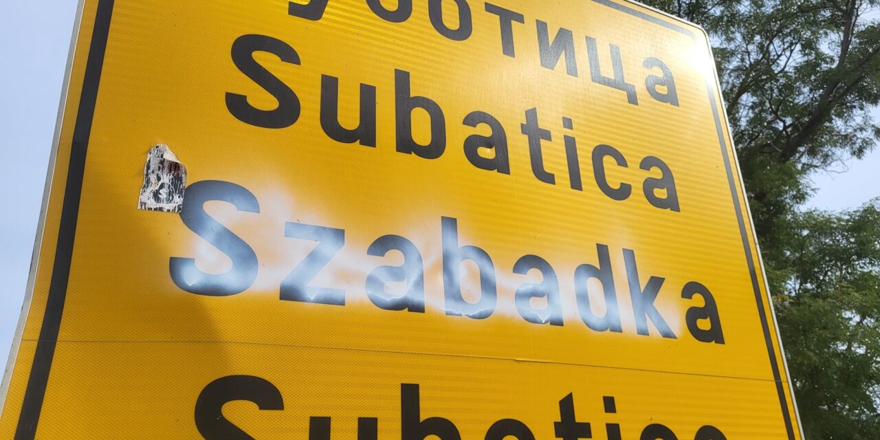 Lefestették a Szabadka-tábla magyar feliratát