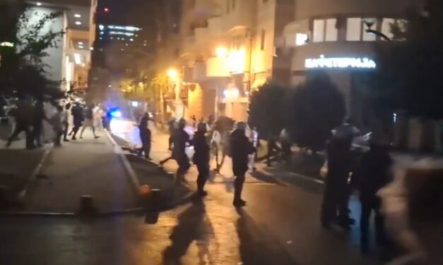 A Belügyminisztérium szerint a tüntetők támadtak a rendőrökre, az egyetemisták szerint fordítva történt