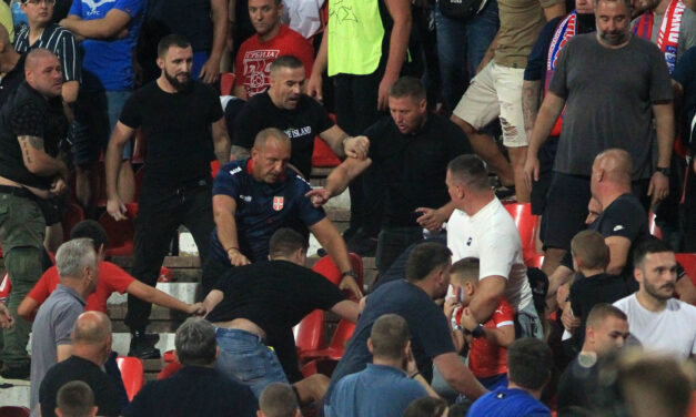 „Olyan a focink, mint az országunk – szar”