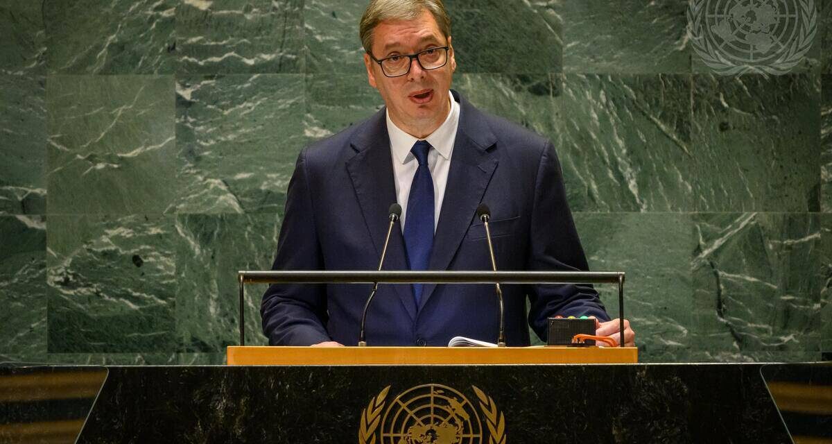 Vučić: Kockáztatunk az Oroszországhoz fűződő kapcsolatainkkal, már a bankok is veszélybe kerültek