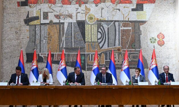 Ezeket a minisztereket alázta meg Vučić nyilvánosan