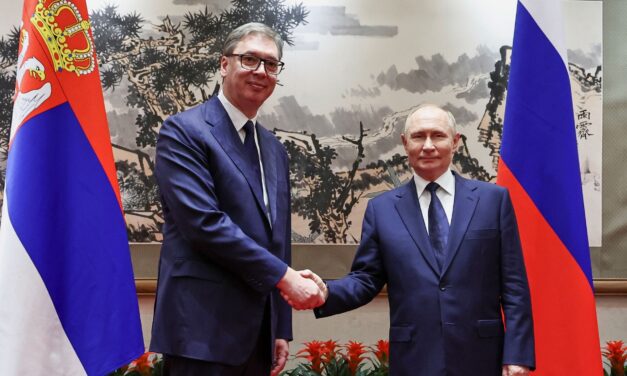 Putyin egyetért Vučićtyal: A Nyugat színes forradalmat próbál szervezni Szerbiában