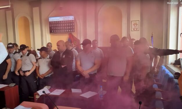 Füstbomba, borsspray, káosz a zaječari képviselő-testület ülésén