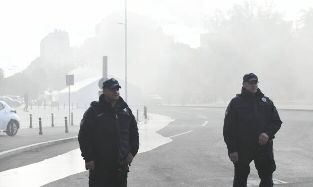 Az ügyészség követeli a rendőrségtől, hogy azonosítsa az N1 riportereire támadó férfit