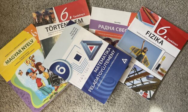 <span class="entry-title-primary">Vissza kell adni a tanév végén az ingyen tankönyveket Szabadkán</span> <span class="entry-subtitle">De erről csak a Facebook-felhasználók értesülhetnek, a Szabad Magyar Szó olvasói nem (?)</span>