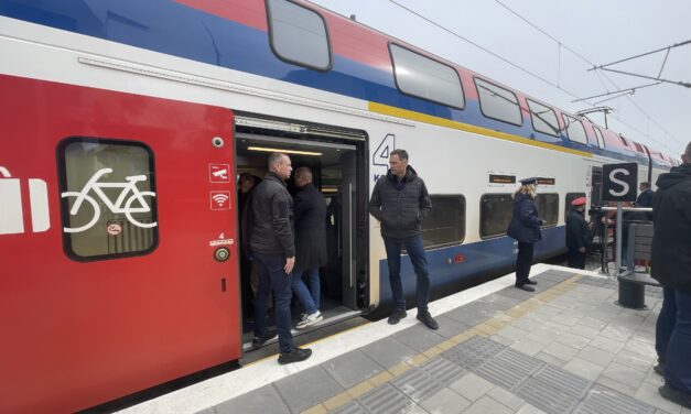 Vučić Szabadkán: Mind történelmet írtok, mert a ti életetekben nyílhatott meg a gyorsvasút