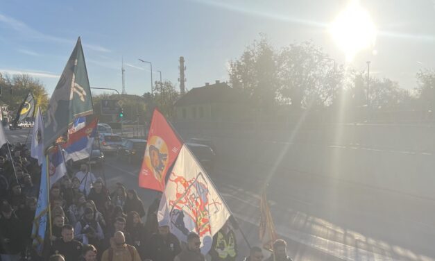 „Ezek má’ megin’ sétának? Nincs jobb dóguk?”