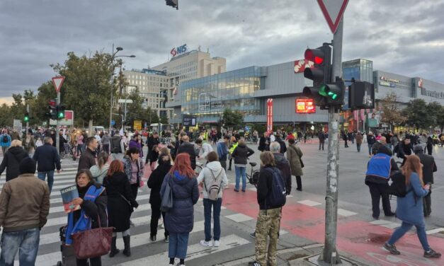 Elkezdődött az október hatodikai újvidéki tiltakozás