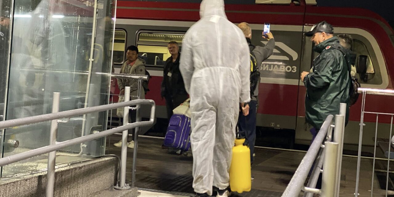 Vučić és Pásztor vonatozása után a szabadkaiak fertőtlenítették a vasútállomást (Fotók)