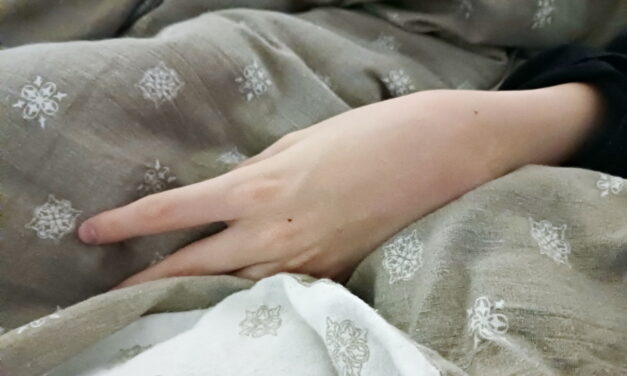 Nem kapnak ápolói státuszt a beteg gyermeküket 24 órában gondozó szülők