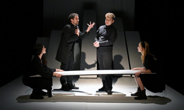 Műsorváltozás a Kosztolányi Dezső Színházban!