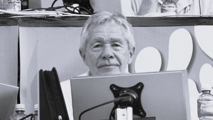 Elhunyt Mezey György