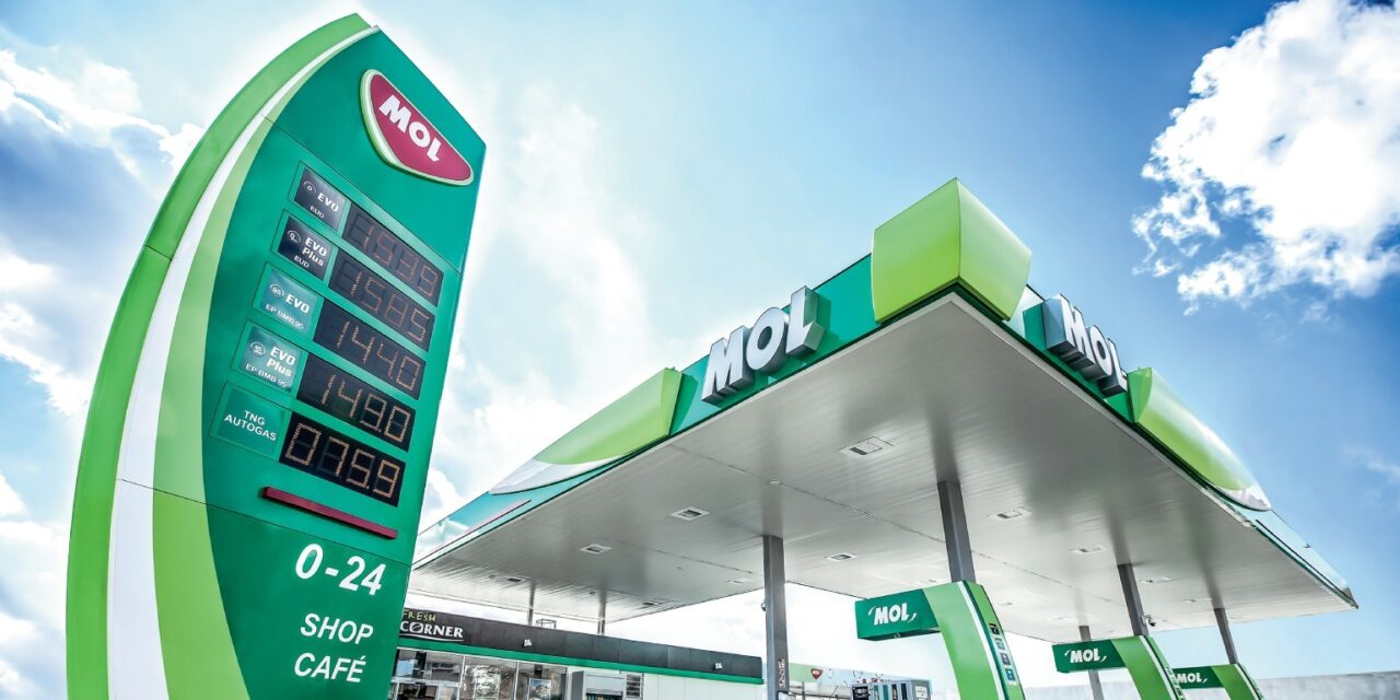 Orbán burkoltan az ukrán felelősséget firtatta a százhalombattai tűz után