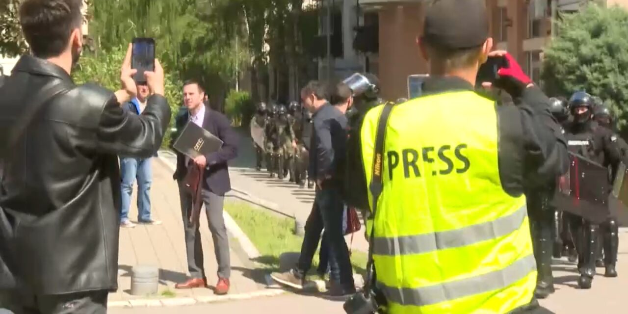 Újabb szervezet ítélte el a blokádellenes tüntetésekről tudósító újságírók elleni rendőri erőszakot