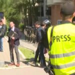 „Az államvezetés utasítja a rendőröket az újságírók verésére”