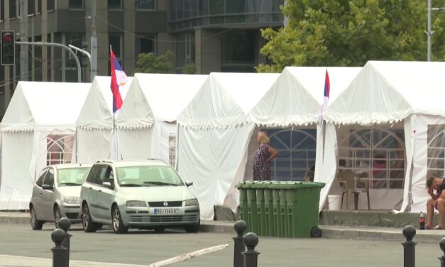 Ćacilend tovább terebélyesedik