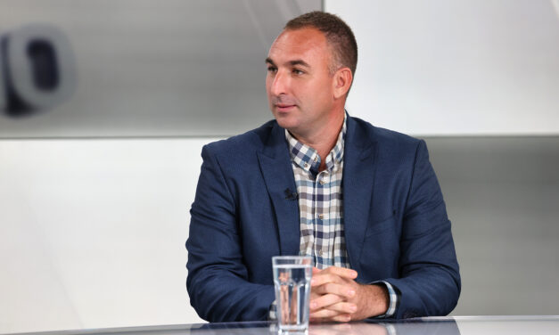 A bíróság visszahelyeztette  munkahelyére az állatorvost, akit kirúgtak, mert nem akart haladó pártgyűlésekre járni