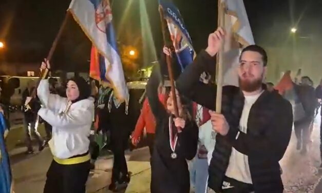 Tűzijátékkal, ovációval fogadták az egyetemistákat Čačakon