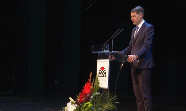 <span class="entry-title-primary">“Mindennapos munkával, nem szájhősködéssel és blokáddal”</span> <span class="entry-subtitle">A VMSZ központi, 1956-os ünnepsége Szabadkán</span>