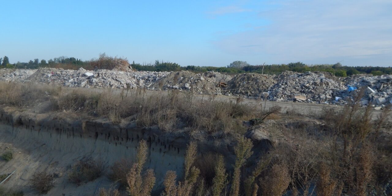 <span class="entry-title-primary">Hogy lehet, hogy a felügyelőség nem vette észre az azbesztet?</span> <span class="entry-subtitle">A hulladékbotrány túlmutat Tavankúton, a falu lakói aggódnak, a szennyezés egész Szabadkát érintheti</span>