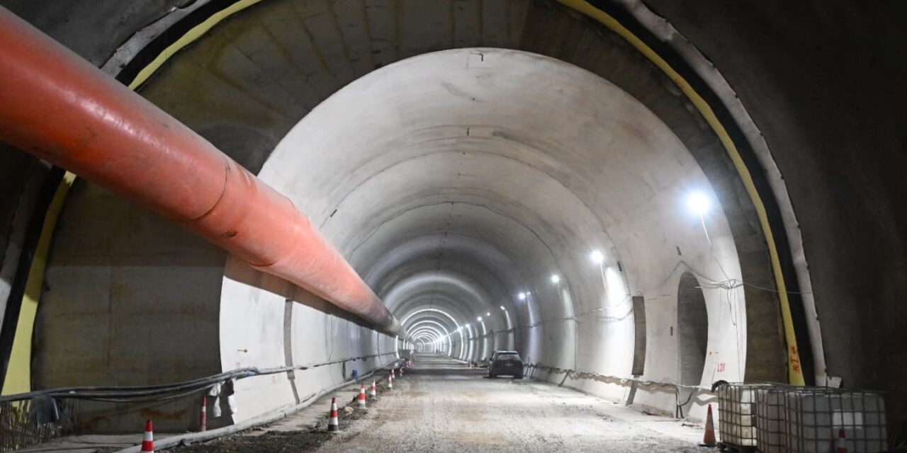 <span class="entry-title-primary">Átütötték az ország leghosszabb alagútjának egy szakaszát</span> <span class="entry-subtitle">A munkálatokat a kínai CRBC vállalat végzi</span>