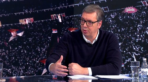 Vučić ujjal mutogat a rendőrökre és furcsa felvételeket tett közzé az újvidéki vasútállomásról