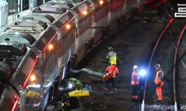 Késes ámokfutás történt egy vonaton Angliában, kilenc sérült életéért küzdenek