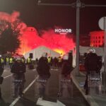 Megbüntették a képviselőnőt, mert bűnözőnek nevezte a parlament előtt lévő személyeket