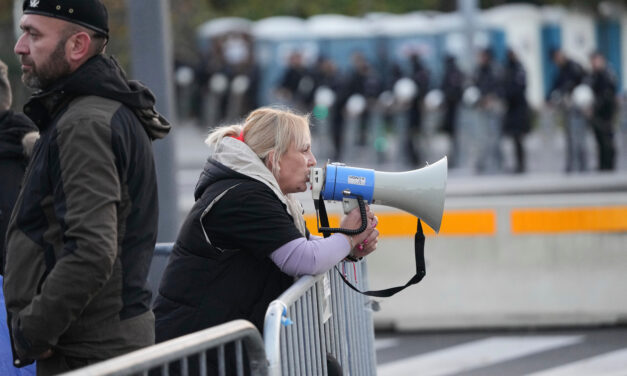 Dijana Hrka várja Vučićot, s azt üzeni, ma megkezdi „az elnök forralását”