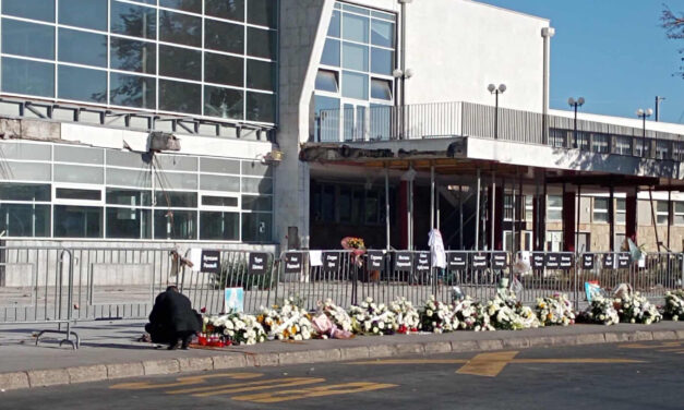 „Az előtető nem terrorcselekmény vagy szabotázs következtében omlott le”