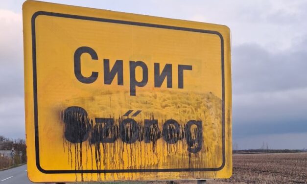 Megint lefestettek egy magyar helységnévtáblát Vajdaságban