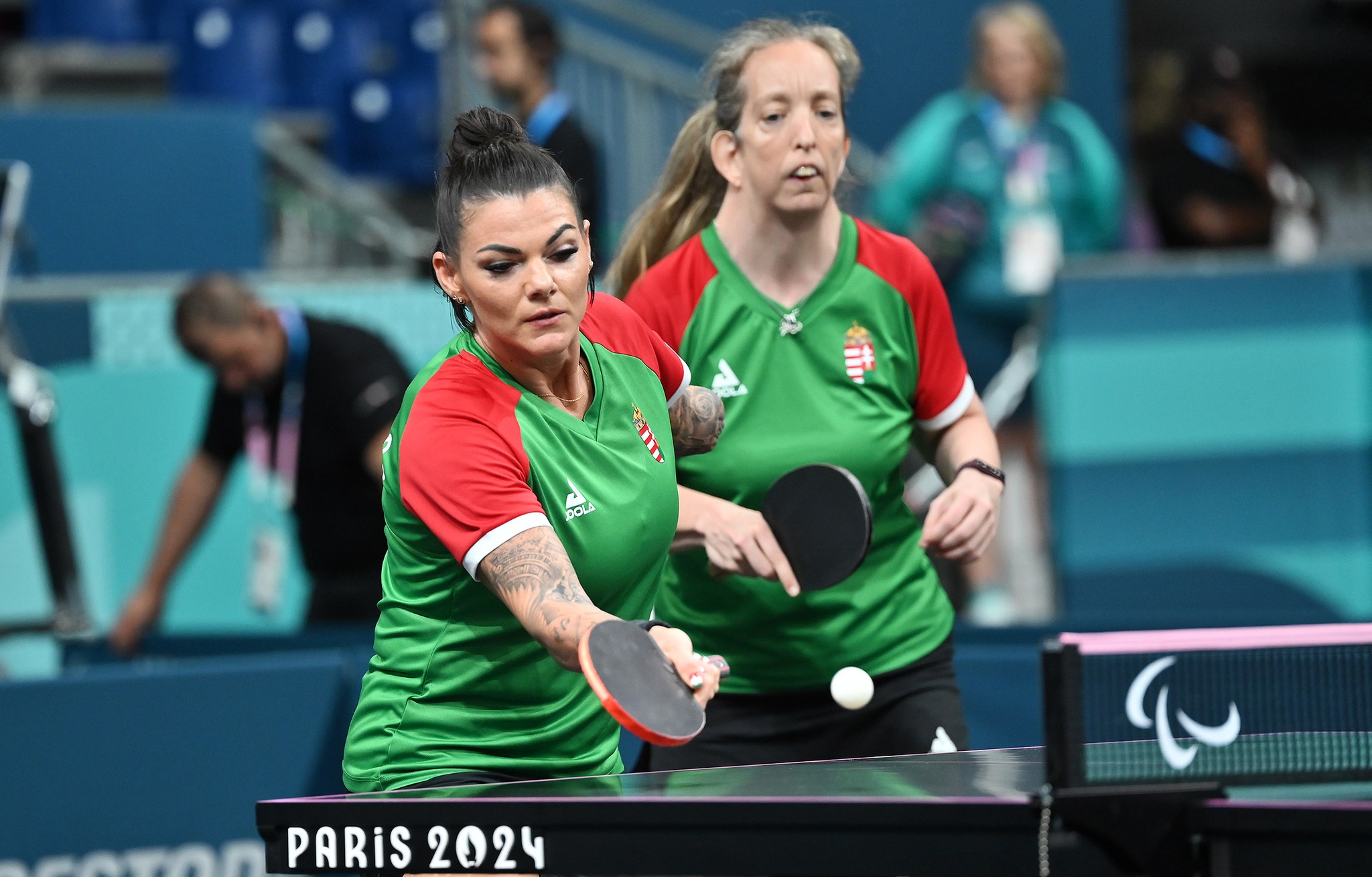 Az ezüstérmes Szvitacs Alexa és Arlóy Zsófi kettős (Fotó: Magyar Paralimpiai Csapat)