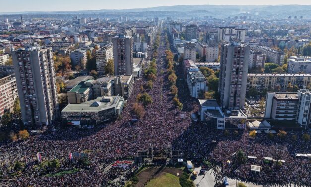 Az Archívum szerint sem negyvenezren voltak szombaton Újvidéken