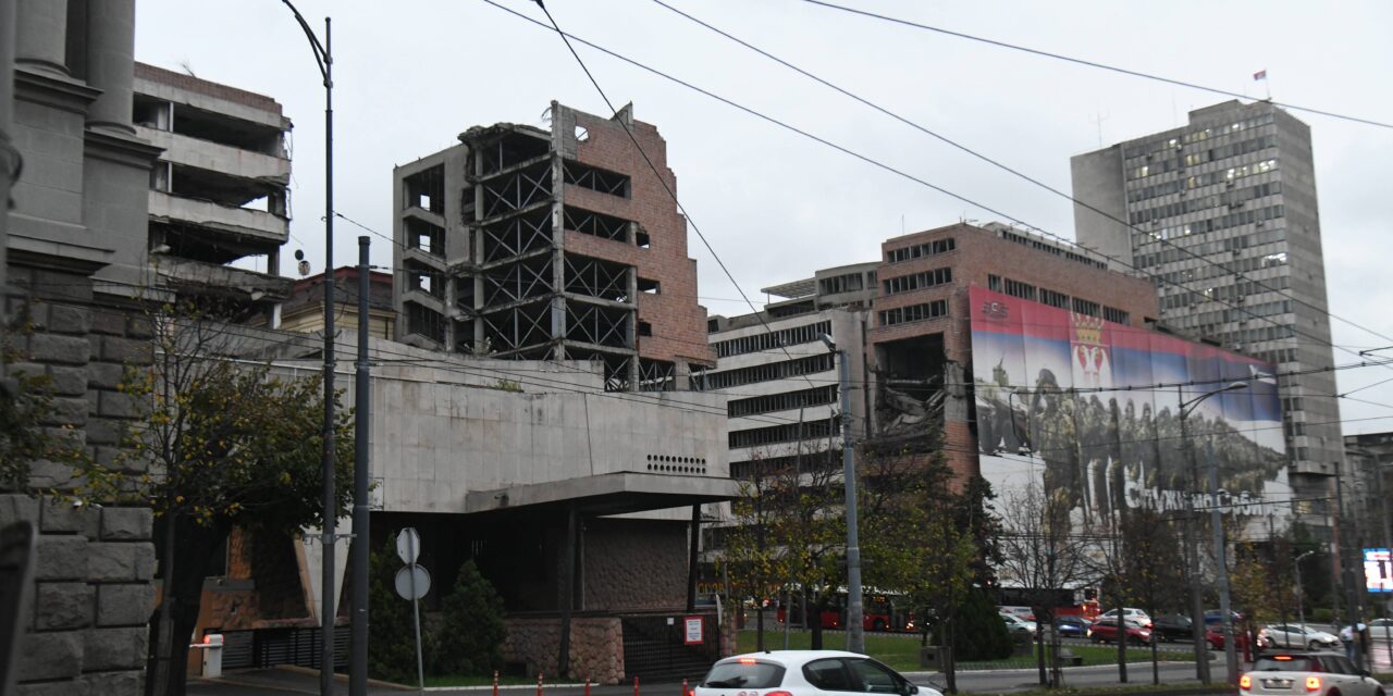 „Vučićnak nyilvánosságra kell hoznia a Vezérkar épületének bérleti szerződését, az nem a saját tulajdona!”