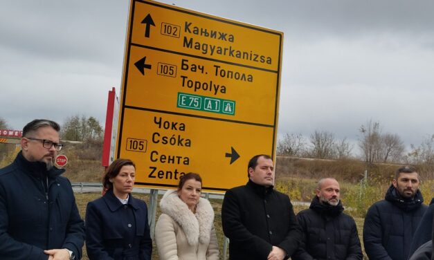 VMDK: Az út mentén visszahelyezett tábla nem eredmény, hanem évtizedes mulasztások kínos bizonyítéka