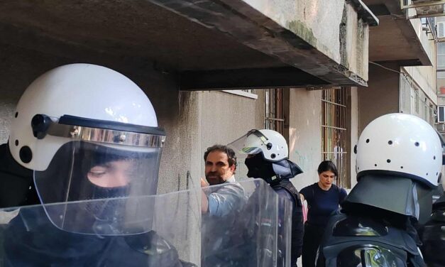 Ügyvéd: Alaptalanul tartják házi őrizetben a képviselőt, és törvénytelenül még le is hallgatják