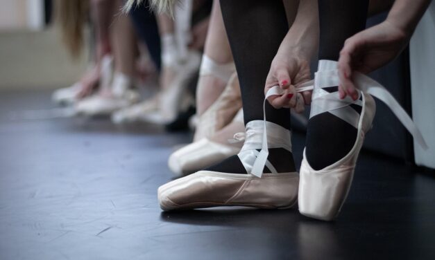 A középfokú végzettségű, 88 éves balerina jóval többet keres, mint a tudományos tanácsadó