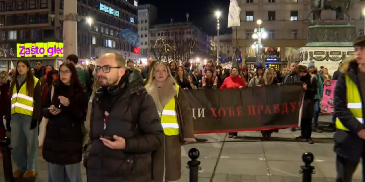 A belgrádi egyetemisták sétával emlékeztek meg a blokád első évfordulójáról