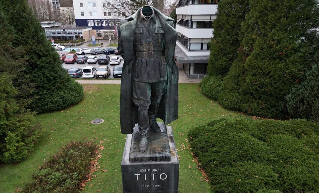 Lefejezték Tito szobrát Szlovéniában